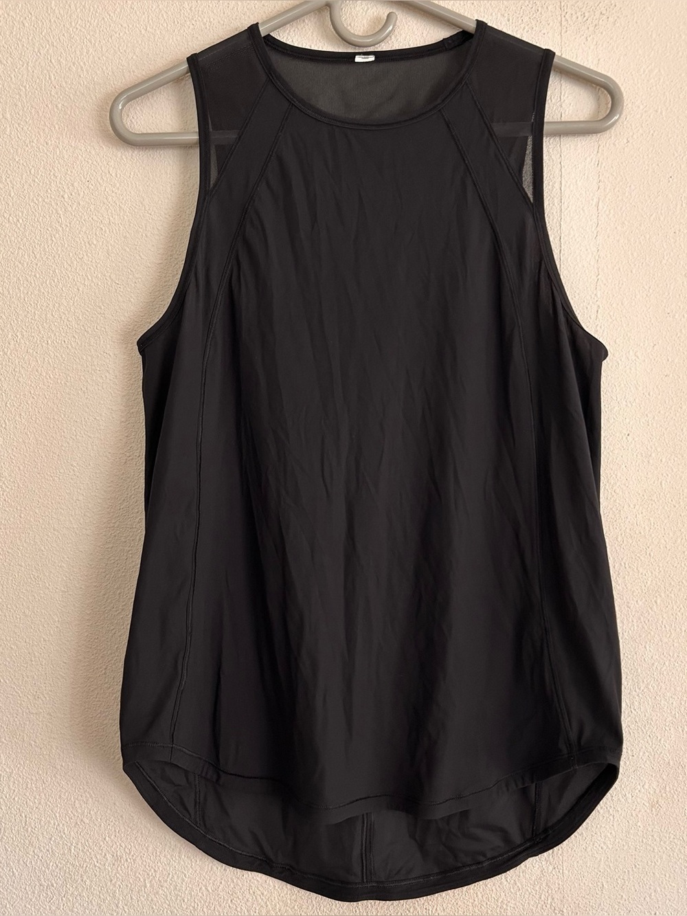lululemon Women's Black Athletic Tank Top No sz tag ?6 or 8?